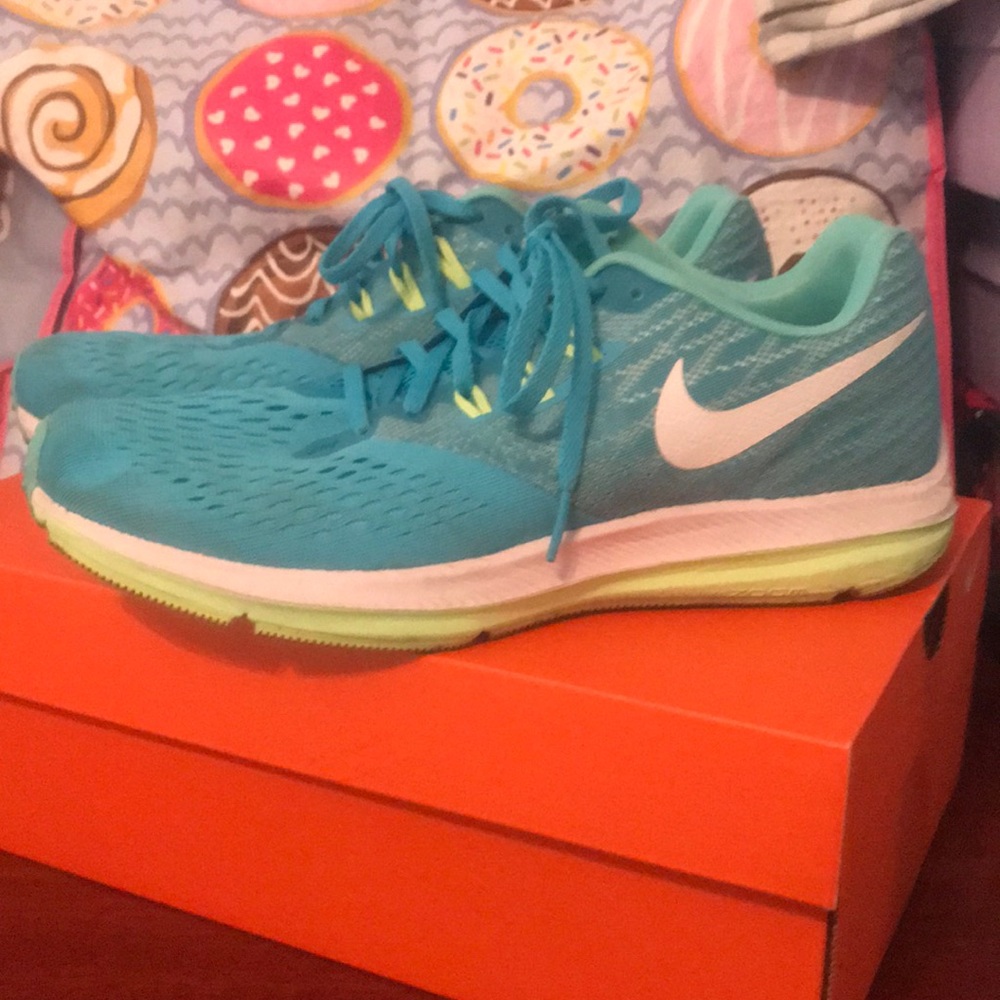 EUC Nike Xoom Windflow 4